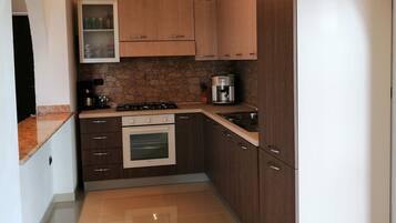 Kühlschrank, Ofen, Herdplatte, Geschirrspüler