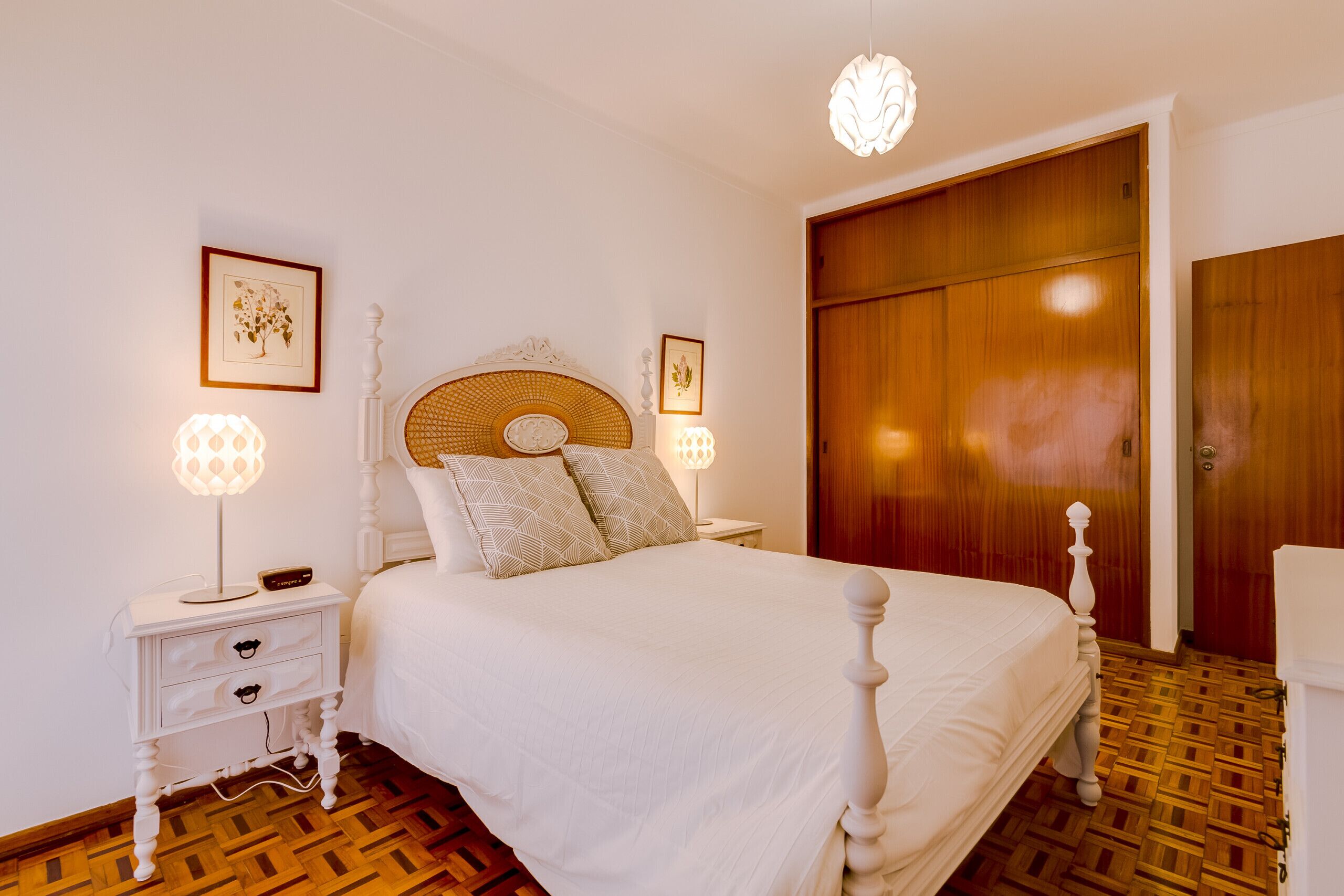 3 عدّة غرف نوم ومكواة/لوح كي وواي فاي مجانًا وملاءات أسرّة