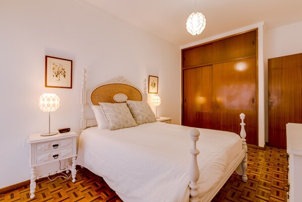 3 sovrum, strykjärn/strykbräda, gratis wi-fi och sängkläder