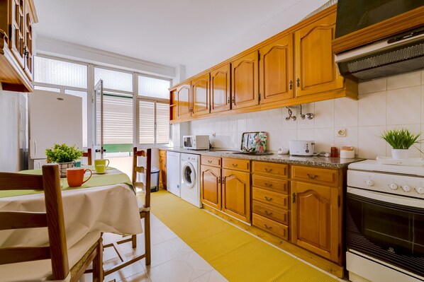 Fridge, microwave, oven, dishwasher