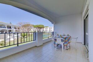 Outdoor dining - Pinhal do Golfe - Vilamoura (Vilamoura)