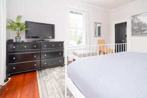 3 Schlafzimmer, Schreibtisch, Bügeleisen/Bügelbrett, kostenloses WLAN