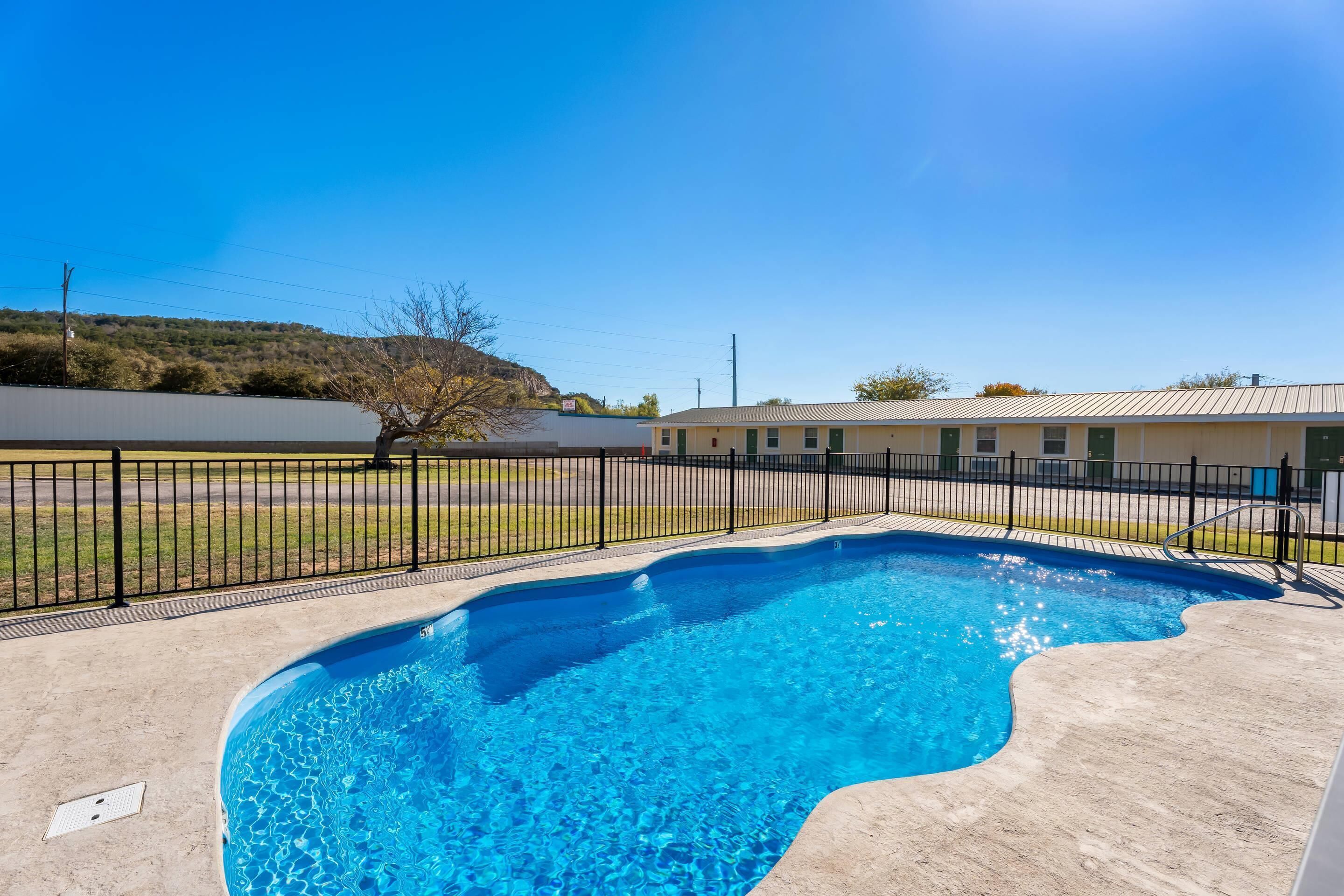 حمّام سباحة خارجي موسمي