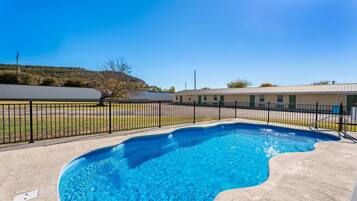 Sæsonbestemt udendørs pool