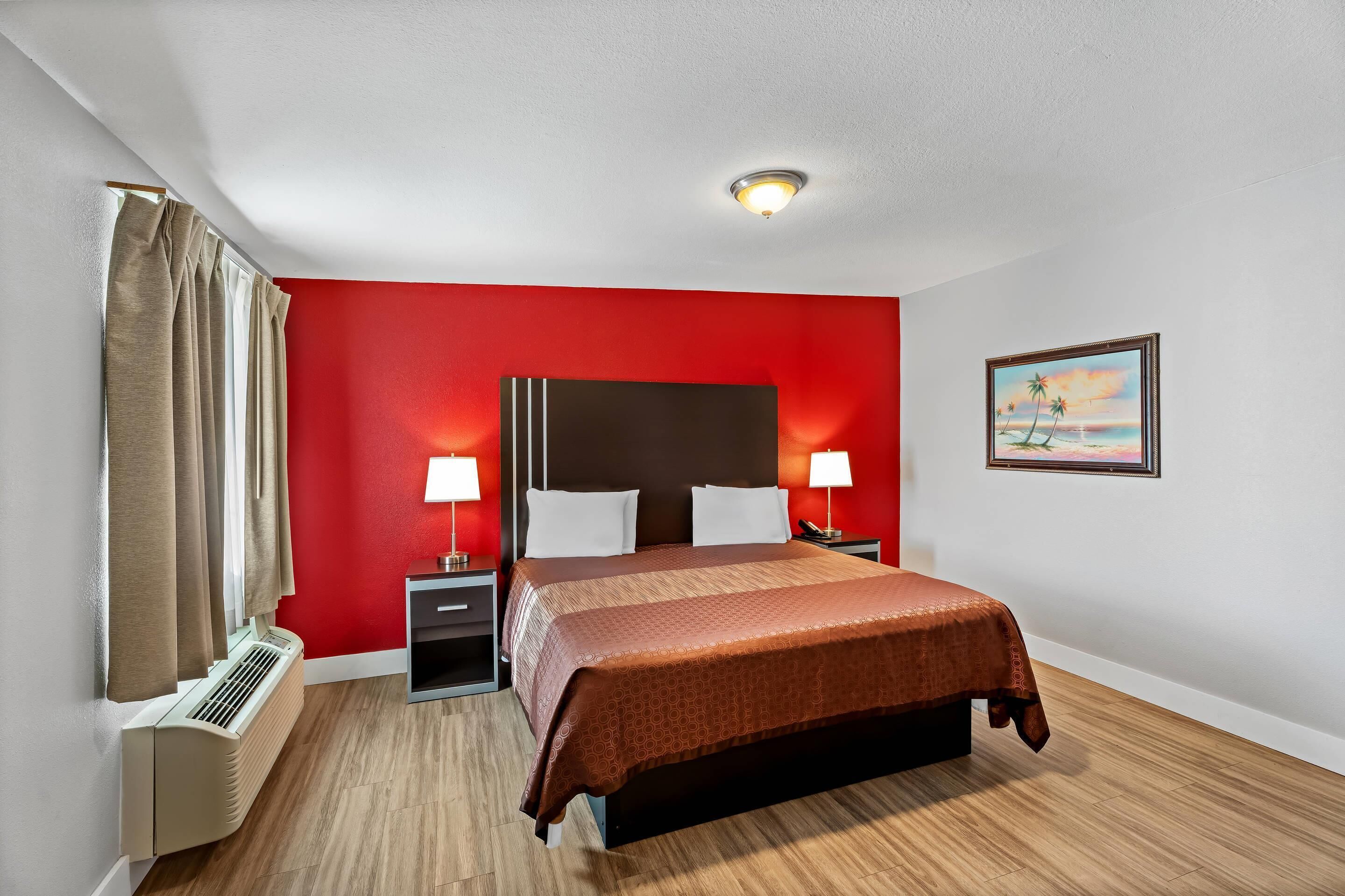 Room, 1 King Bed, Non Smoking (Efficiency) | Individually decorated, individually furnished, laptop workspace