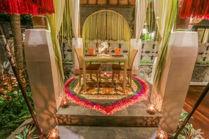 تناول الطعام بالخارج