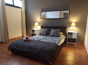 4 bedrooms, iron/ironing board, WiFi, bed sheets - Villa near the beach with heated salt water pool (Benalmádena)