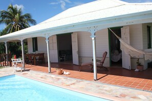 屋外ダイニングエリア