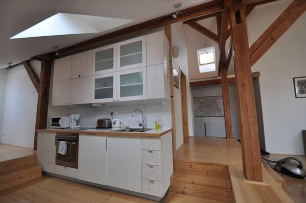 Fridge, microwave, oven, stovetop