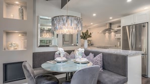 Dining - Downtown Waterfront Loft - Prime Location! (Kelowna)