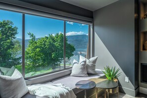 TV, fireplace - Downtown Waterfront Loft - Prime Location! (Kelowna)