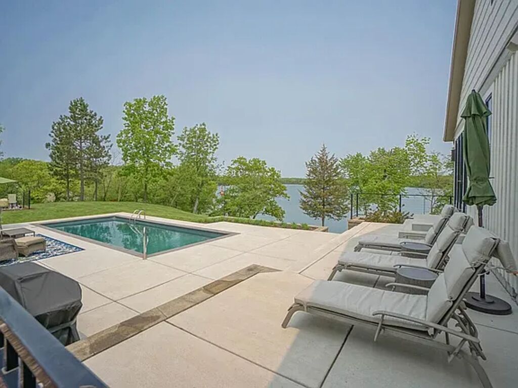Lakefront/Pool home - Grown-up Summer Camp, 30 minutes from RNC