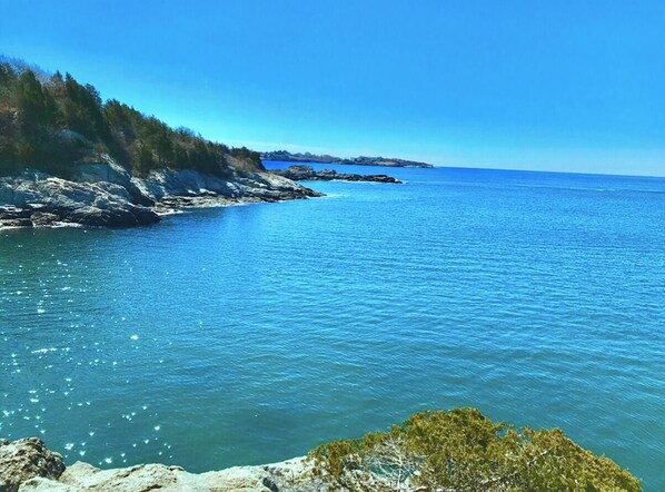 Beach nearby, sun-loungers, beach towels