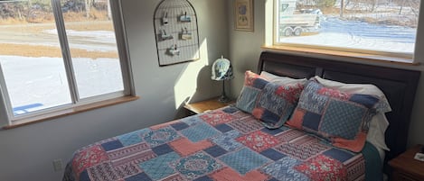 2 bedrooms, iron/ironing board, free WiFi, bed sheets