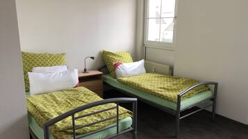 Apartment (Rolling Stones) | 1 bedroom, in-room safe, iron/ironing board, free WiFi