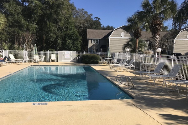 حمّام سباحة خارجي، حمّام سباحة مُدفَّأ