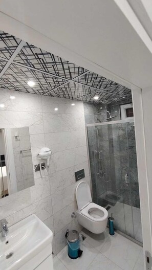 Shower, free toiletries, hair dryer, slippers - Kilic Motel (Arnavutköy)