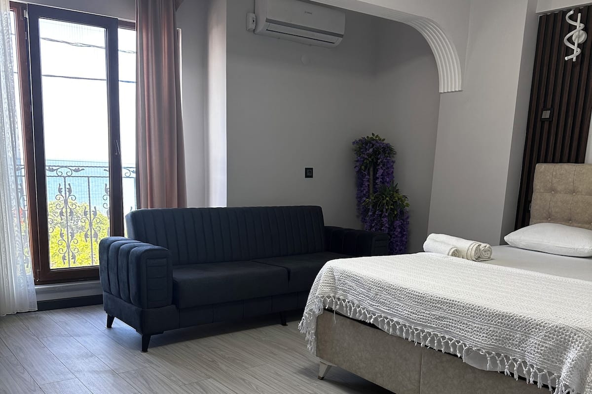 Deluxe Room, 1 Queen Bed with Sofa bed, Air conditioning, Sea View