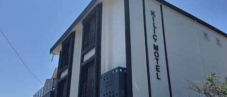 Fachada de la propiedad