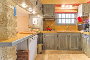 Kühlschrank, Mikrowelle, Ofen, Geschirrspüler