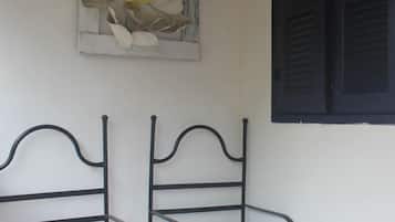 Habitación triple básica | Patio hawaiano