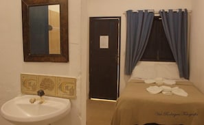 Basic Quadruple Room | Minibar, cribs/infant beds, free WiFi, bed sheets - Suítes Maravilha de Ará (Angra dos Reis)