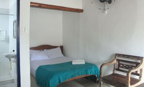 Kolmen hengen perushuone | Minibaari, vauvansängyt, ilmainen Wi-Fi, vuodevaatteet