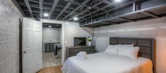 Big Midtown Home! Sports Room, Bunk Beds!