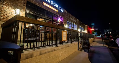 Big Midtown Home! Sports Room, Bunk Beds!