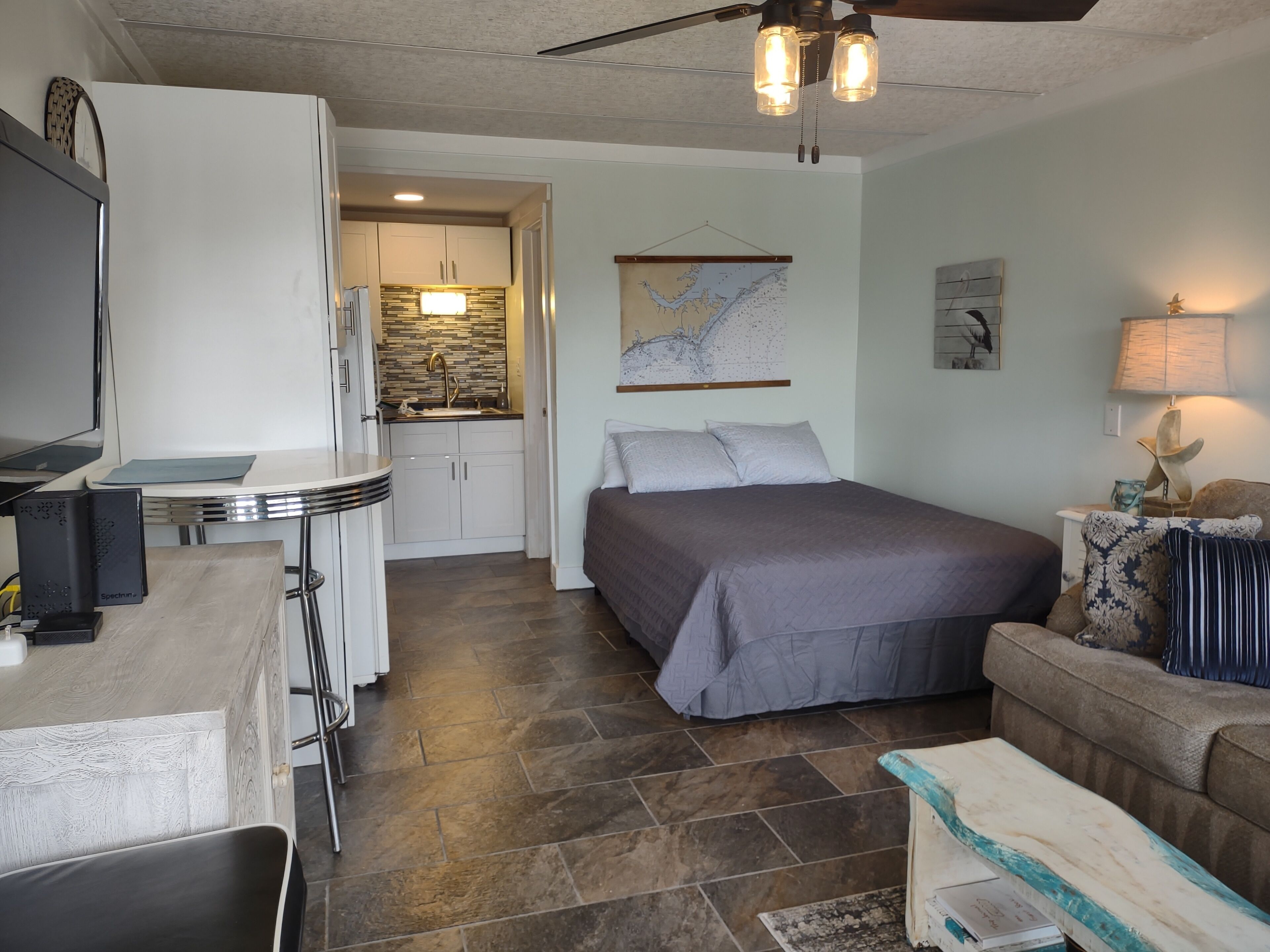 Iron/ironing board, free WiFi, bed sheets