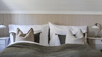 Standard Room | Individually decorated, iron/ironing board, free WiFi, bed sheets