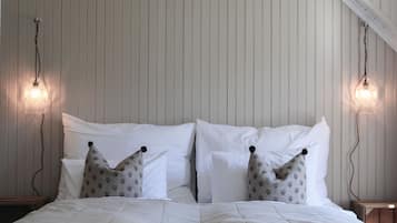 Standard Room | Individually decorated, iron/ironing board, free WiFi, bed sheets