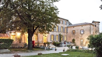 Façade de l’hébergement - soirée/nuit