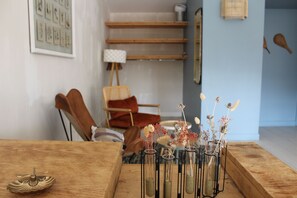 Deluxe-Suite, mit Bad (Chambre 5) | Hochwertige Bettwaren, individuell dekoriert, individuell eingerichtet