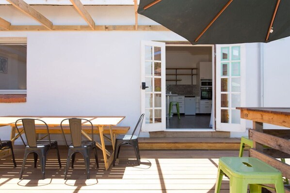 屋外ダイニングエリア