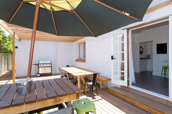 屋外ダイニングエリア