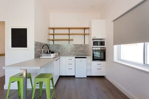 冷蔵庫、電子レンジ、コーヒー / ティーメーカー、トースター