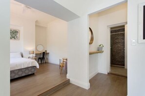 1 bedroom, iron/ironing board, WiFi, bed sheets - Koala at White Gum Lodge (White Gum Valley)