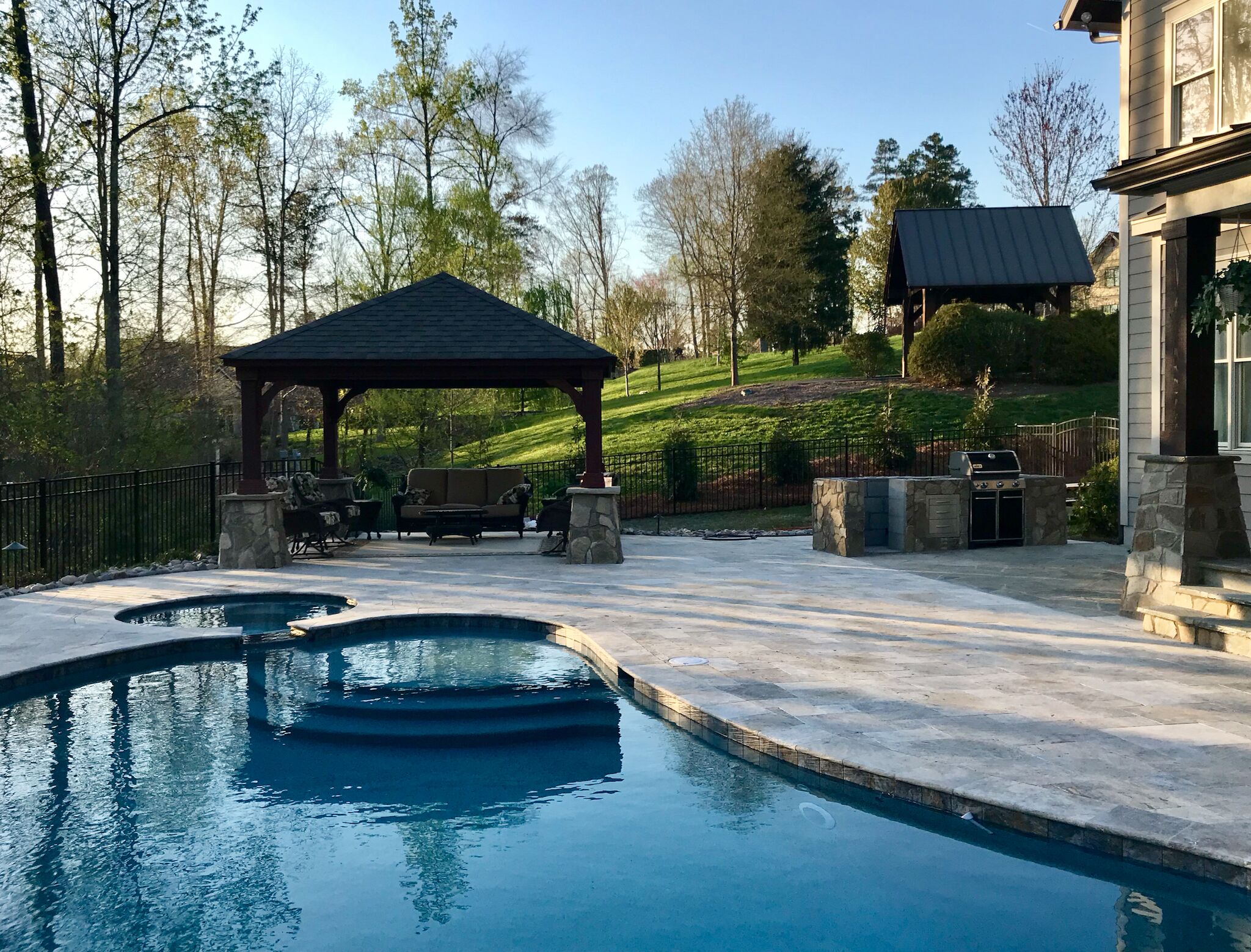 Lake Norman Luxury 6 br House Pool, Hot tub, Outdoor Oasis. Pets ok!