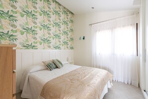 1 slaapkamer, een strijkplank/strijkijzer, gratis wifi, beddengoed