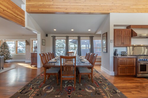 Trinity: Fall Special call direct4best rates!  Hot Tub, Pool Table sleeps 10