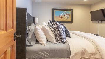 4 Schlafzimmer, Schreibtisch, Bügeleisen/Bügelbrett, Reisekinderbett