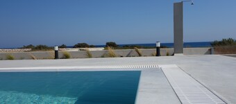 Villa Ilios with outside-pool, relaxing- and BBQ-area - nearby the sea