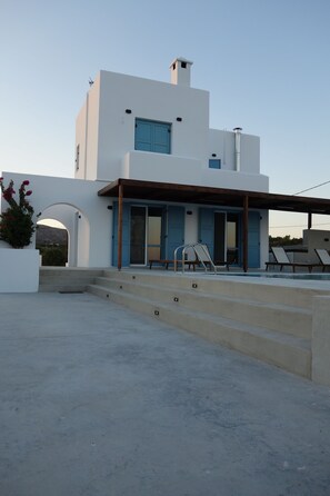 Outdoor pool - Villa Ilios with outside-pool, relaxing- and BBQ-area - nearby the sea (Lachania)