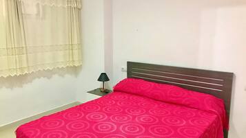 2 bedrooms, iron/ironing board, bed sheets