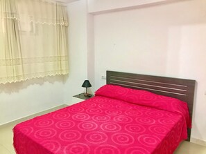 2 chambres, fer et planche à repasser, draps fournis