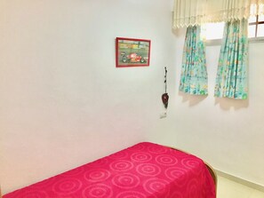 2 chambres, fer et planche Ă repasser, draps fournis