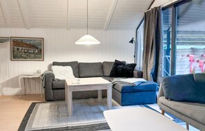 Fernseher, Kamin, Videospiele, DVD-Player