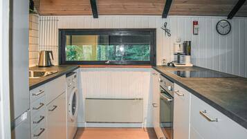 Réfrigérateur, four, plaque de cuisson, cafetiÚre/bouilloire