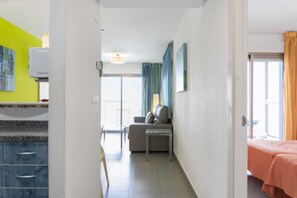 Fer et planche à repasser, Wi-Fi gratuit, draps fournis